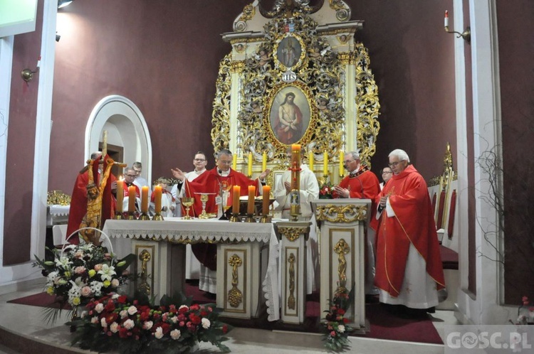 Czerwieńsk. Relikwie patrona w kościele parafialnym