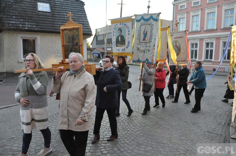 Czerwieńsk. Relikwie patrona w kościele parafialnym