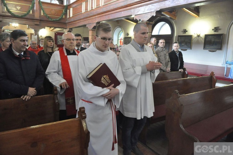 Czerwieńsk. Relikwie patrona w kościele parafialnym