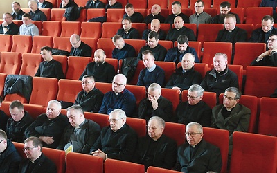 ▲	W spotkaniach uczestniczą kapłani ze wszystkich parafii archidiecezji lubelskiej.