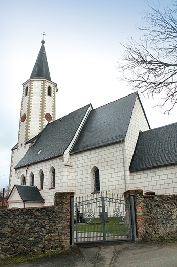 Zabytkowy kościół w Ciechanowicach. 