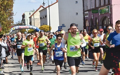 	W VIII edycji wzięło udział 536 biegaczy, w tym 158 kobiet i 378 mężczyzn.