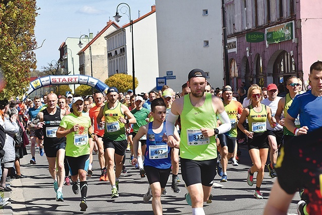 	W VIII edycji wzięło udział 536 biegaczy, w tym 158 kobiet i 378 mężczyzn.