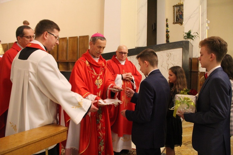 Tarnów. Bierzmowanie w kościele Najświętszego Serca Pana Jezusa 2022