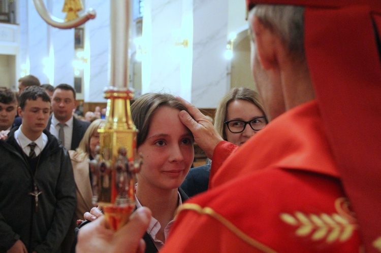 Tarnów. Bierzmowanie w kościele Najświętszego Serca Pana Jezusa 2022