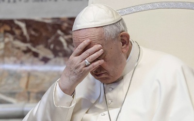 Z powodu bólu w kolanie papież nie wziął udziału w spotkaniu kardynałów