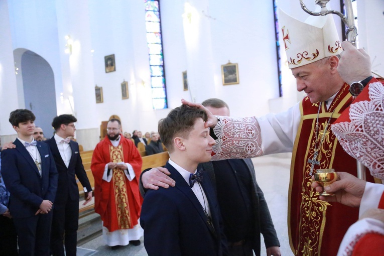 Bierzmowanie młodzieży od Karoliny