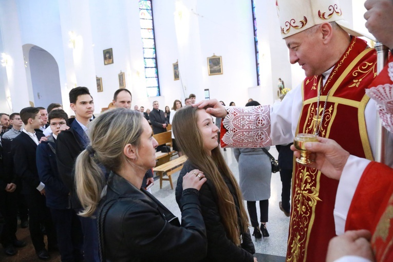 Bierzmowanie młodzieży od Karoliny