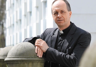 Ks. dr hab. Janusz Wilk jest biblistą i redaktorem naukowym Biblii Impulsy.