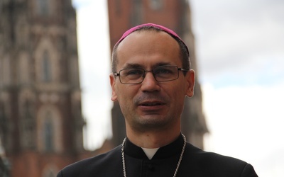 Biskup Maciej Małyga