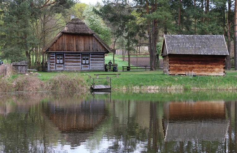 Wśród pól i zagród oraz między stawami będą kursować zaprzęgi konne.