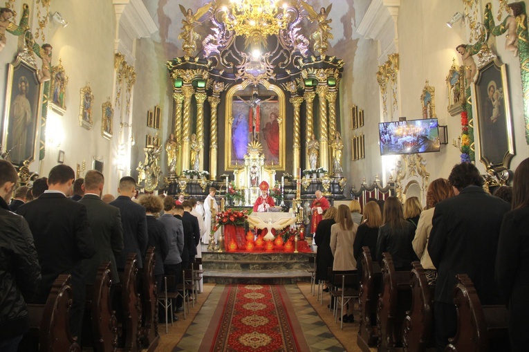 Bierzmowanie w parafii św. Jakuba w Tuchowie