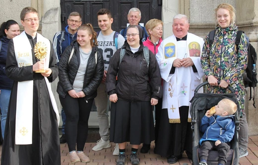 Wilamowice. Pielgrzymi łagiewniccy odebrali relikwie św. Józefa Bilczewskiego
