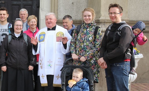 Wilamowice. Pielgrzymi łagiewniccy odebrali relikwie św. Józefa Bilczewskiego