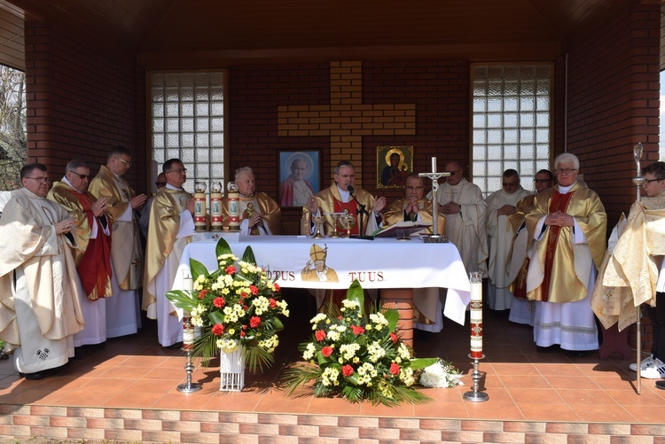 Uroczysta Msza św. pod przewodnictwem biskupa ordynariusza.