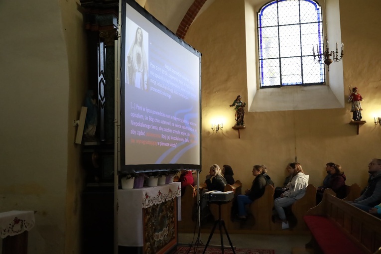 Z Matką Bożą Fatimską po ulicach Pszenna