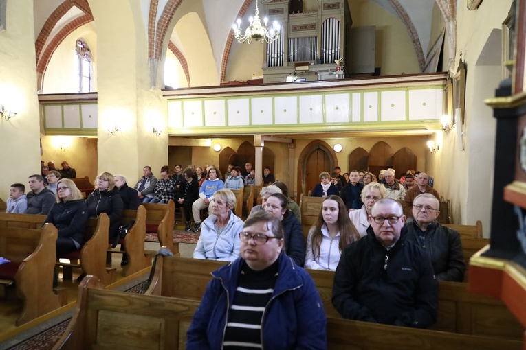 Z Matką Bożą Fatimską po ulicach Pszenna