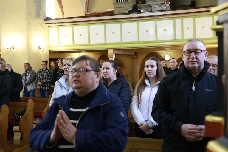 Z Matką Bożą Fatimską po ulicach Pszenna