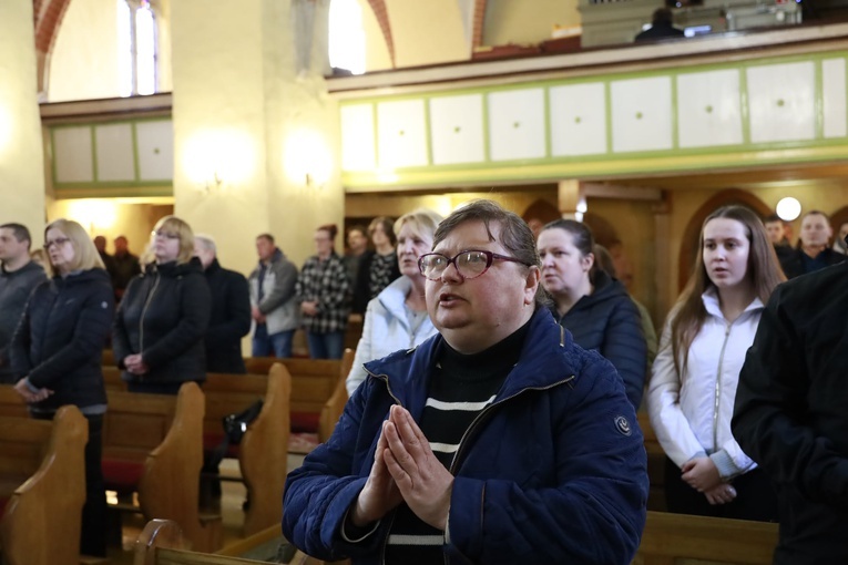 Z Matką Bożą Fatimską po ulicach Pszenna