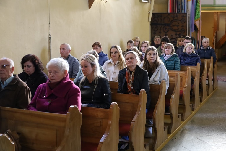 Z Matką Bożą Fatimską po ulicach Pszenna