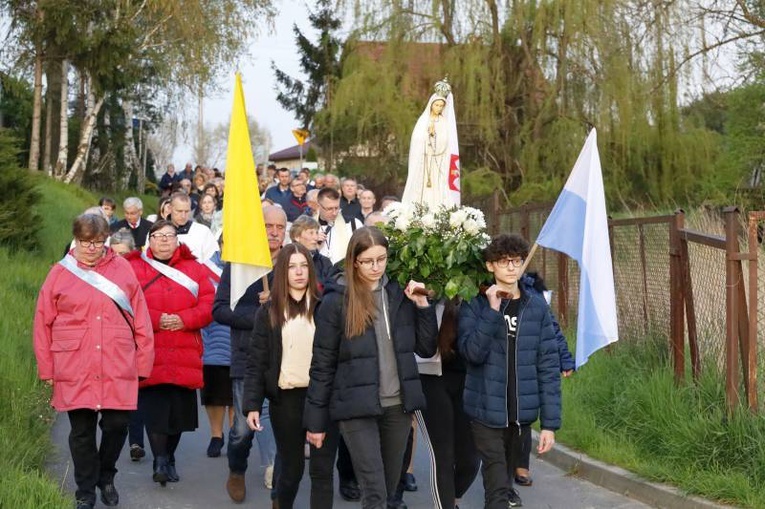 Z Matką Bożą Fatimską po ulicach Pszenna