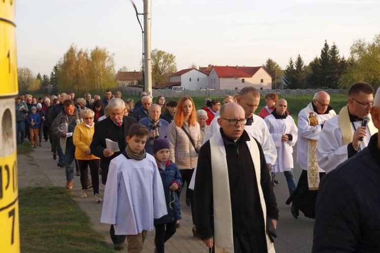 Z Matką Bożą Fatimską po ulicach Pszenna