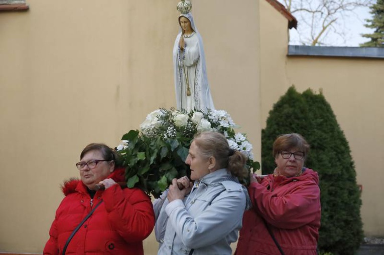 Z Matką Bożą Fatimską po ulicach Pszenna