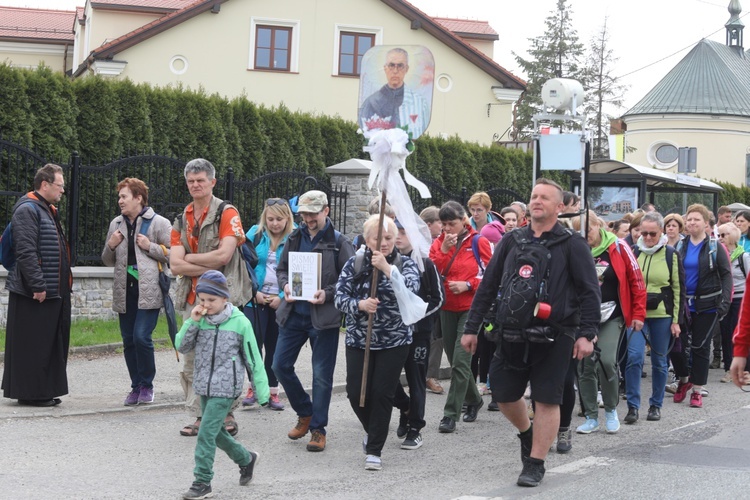 10. Piesza Pielgrzymka Diecezji Bielsko-Żywieckiej do Łagiewnik wyrusza z Hałcnowa - 2022 - cz. 2