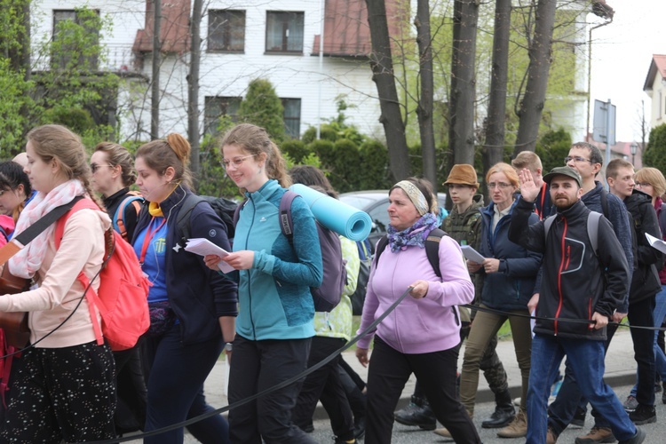 10. Piesza Pielgrzymka Diecezji Bielsko-Żywieckiej do Łagiewnik wyrusza z Hałcnowa - 2022 - cz. 2