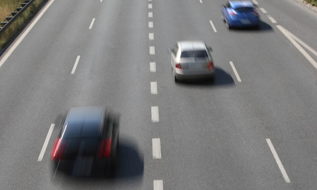 Polscy kierowcy jeżdżą wolniej, a tym samym bezpieczniej