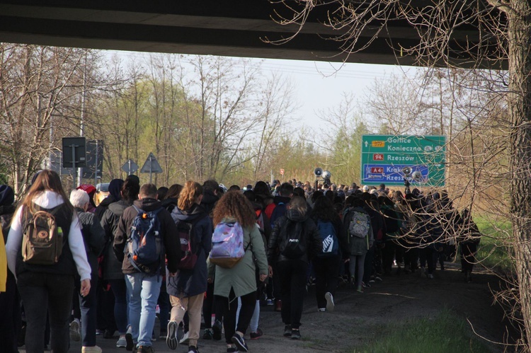 Tarnów-Tuchów. Pielgrzymka ze służebniczkami