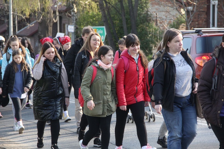 Tarnów-Tuchów. Pielgrzymka ze służebniczkami