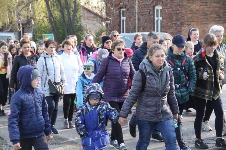 Tarnów-Tuchów. Pielgrzymka ze służebniczkami