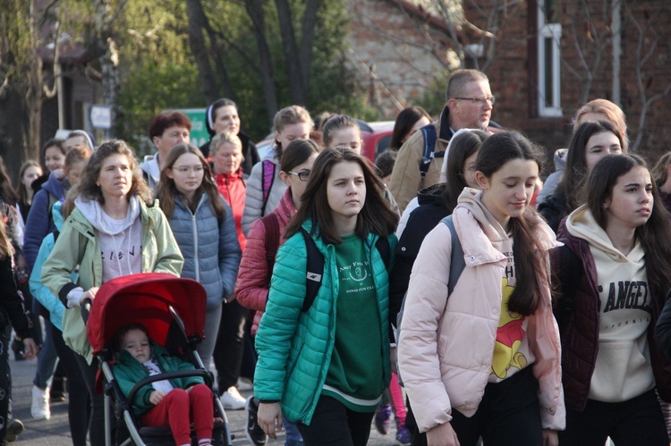 Tarnów-Tuchów. Pielgrzymka ze służebniczkami