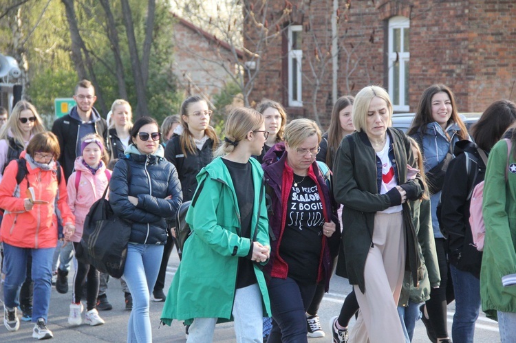 Tarnów-Tuchów. Pielgrzymka ze służebniczkami