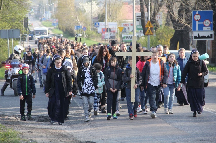 Tarnów-Tuchów. Pielgrzymka ze służebniczkami