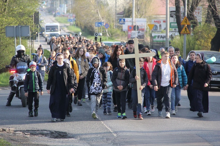 Tarnów-Tuchów. Pielgrzymka ze służebniczkami