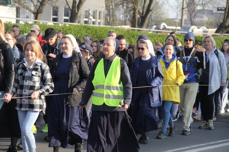 Tarnów-Tuchów. Pielgrzymka ze służebniczkami