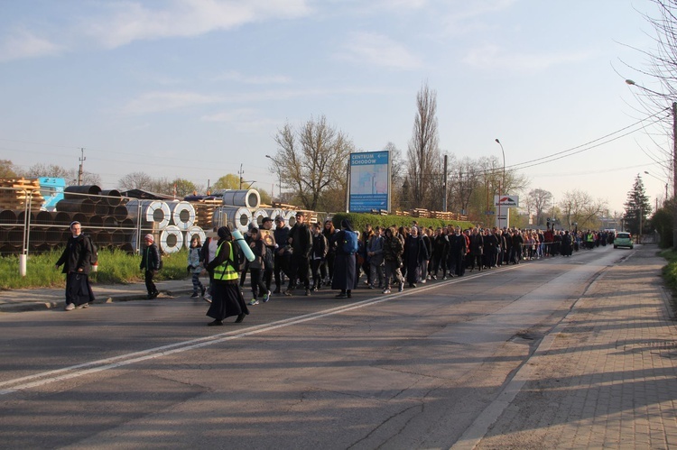 Tarnów-Tuchów. Pielgrzymka ze służebniczkami