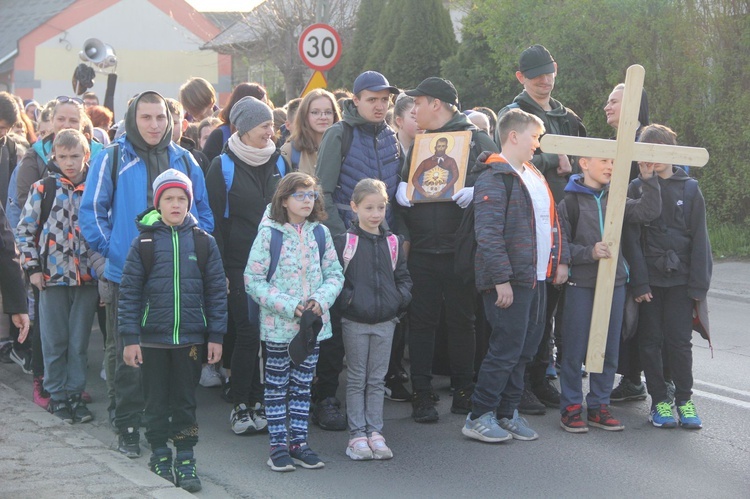 Tarnów-Tuchów. Pielgrzymka ze służebniczkami