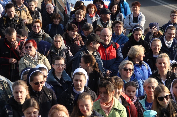 Tarnów-Tuchów. Pielgrzymka ze służebniczkami