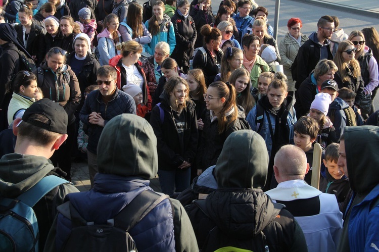 Tarnów-Tuchów. Pielgrzymka ze służebniczkami