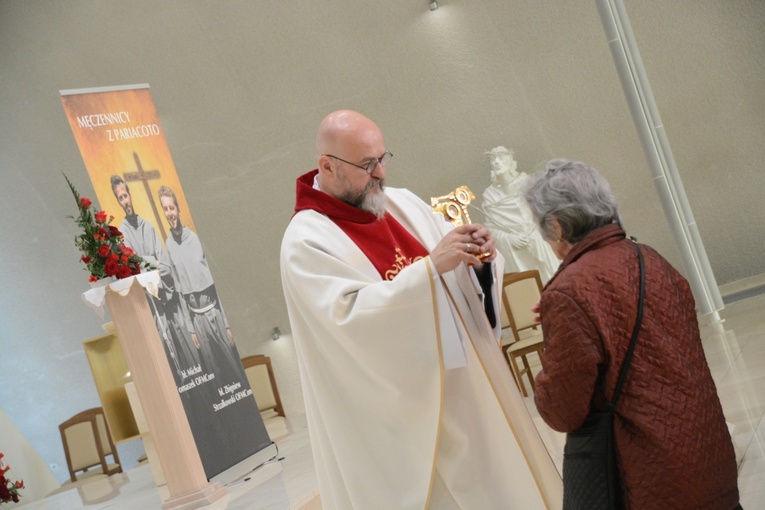 Wprowadzenie relikwii męczenników z Pariacoto do kościoła na Chabrach