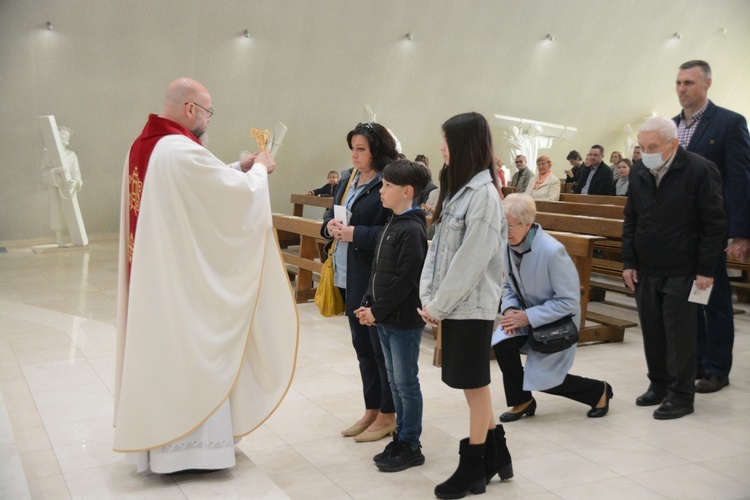 Wprowadzenie relikwii męczenników z Pariacoto do kościoła na Chabrach