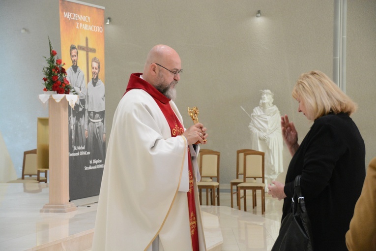 Wprowadzenie relikwii męczenników z Pariacoto do kościoła na Chabrach