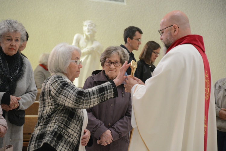 Wprowadzenie relikwii męczenników z Pariacoto do kościoła na Chabrach