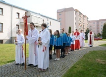 Wprowadzenie relikwii męczenników z Pariacoto do kościoła na Chabrach