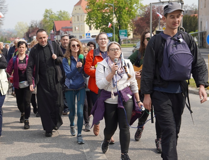 Piesza pielgrzymka z Sobótki na Ślężę 2022