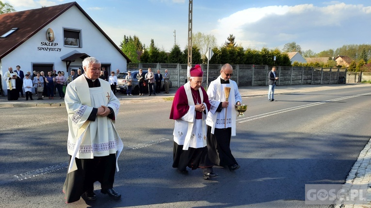 Klępsk. Poświęcenie krzyża 