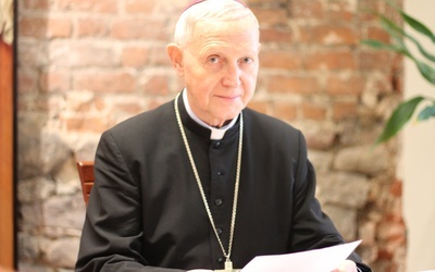 Biskup Piotr Libera.